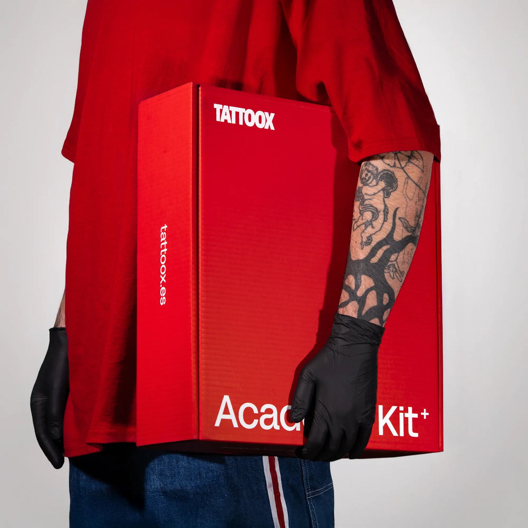 Academy Kit Plus bajo el brazo